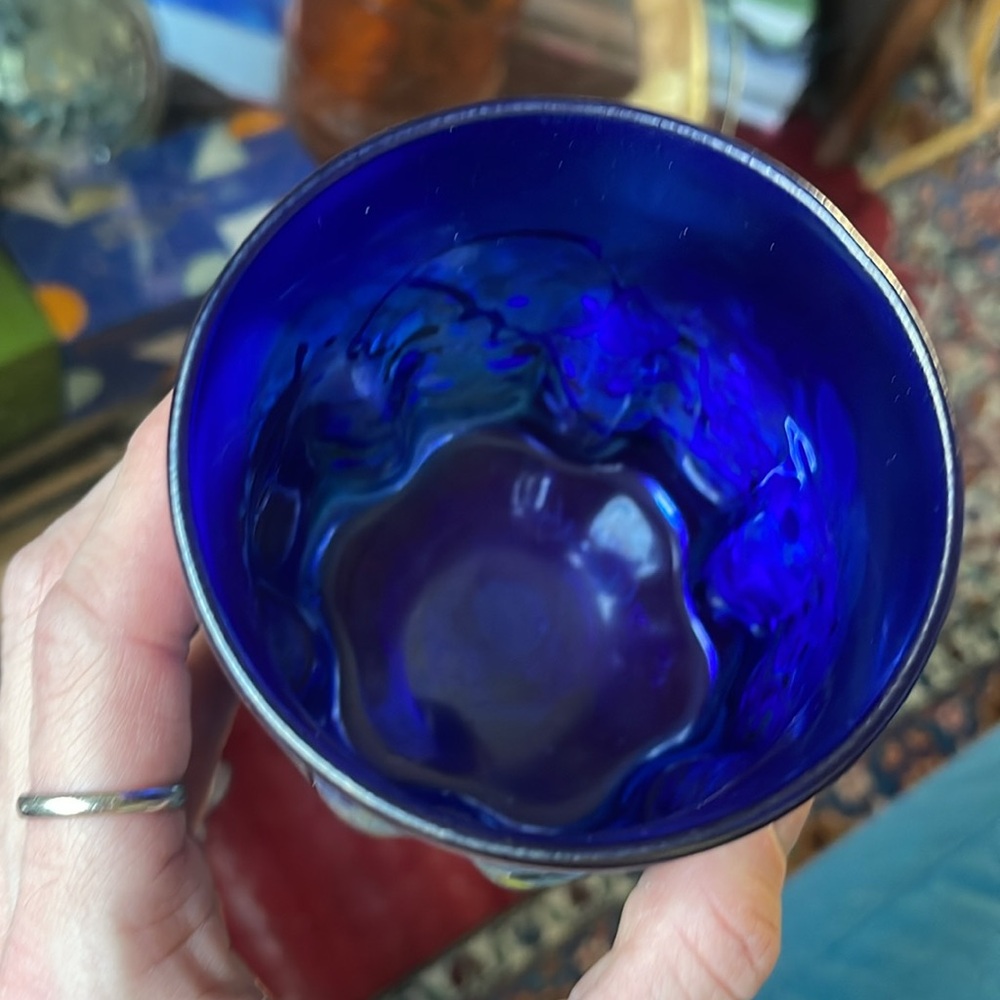 Hand blown iridescent art glass cup - Picture 3 of 6